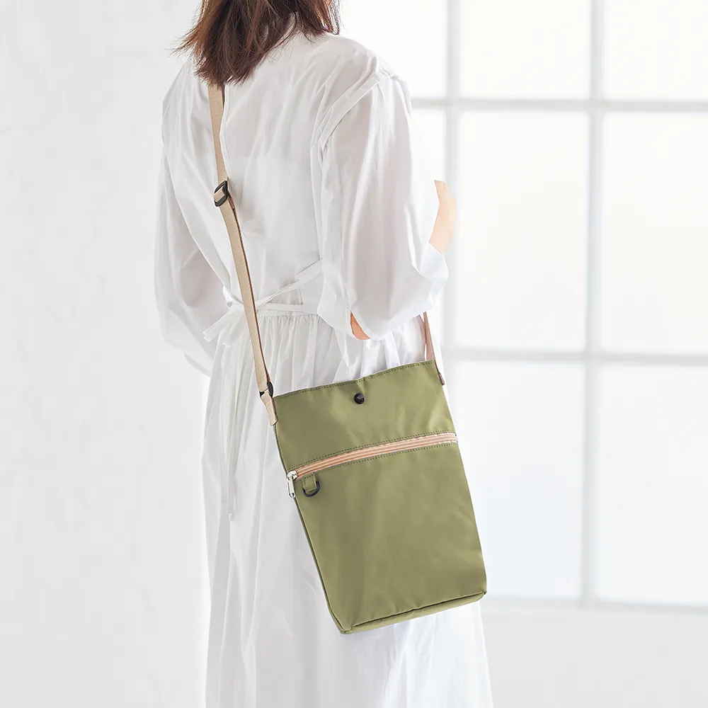 ファスナーポケット付き保冷温ショルダーバッグ(撥水加工)