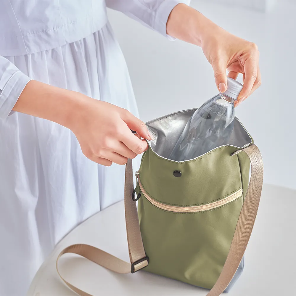 ファスナーポケット付き保冷温ショルダーバッグ(撥水加工)