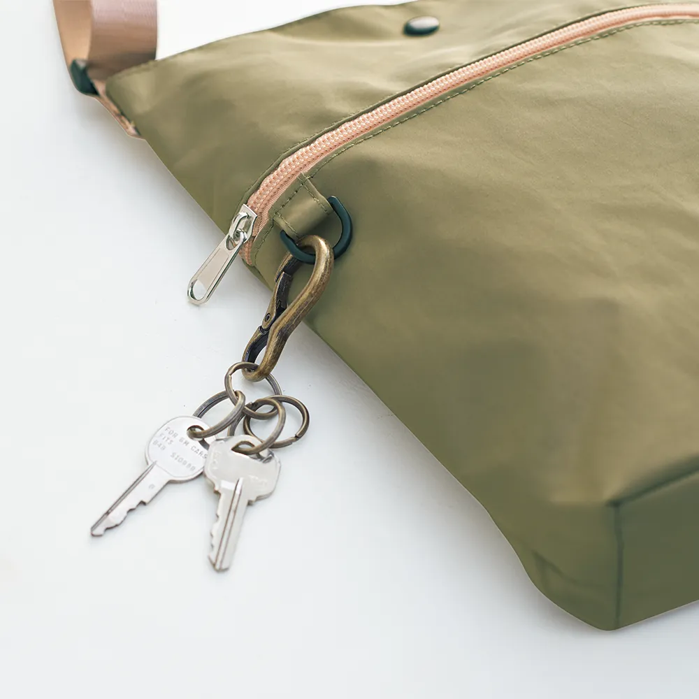 ファスナーポケット付き保冷温ショルダーバッグ(撥水加工)