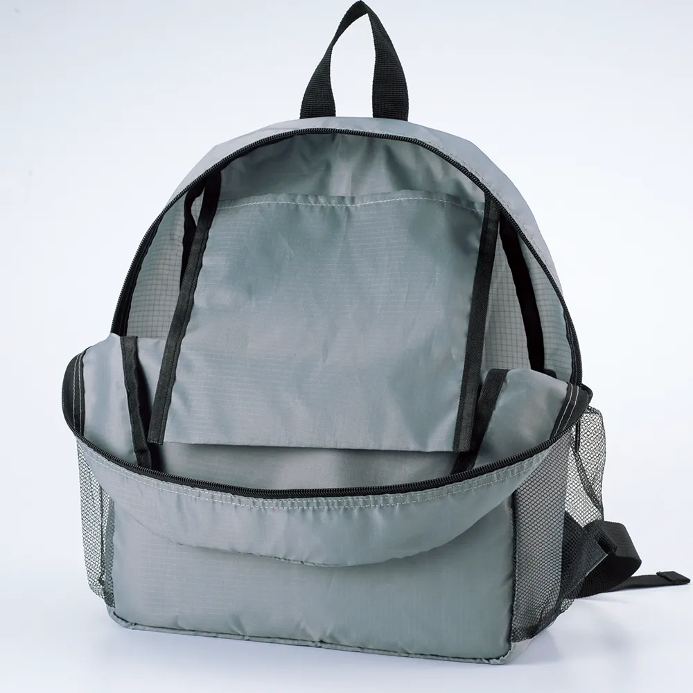 たたんで収納！軽量リュックサック