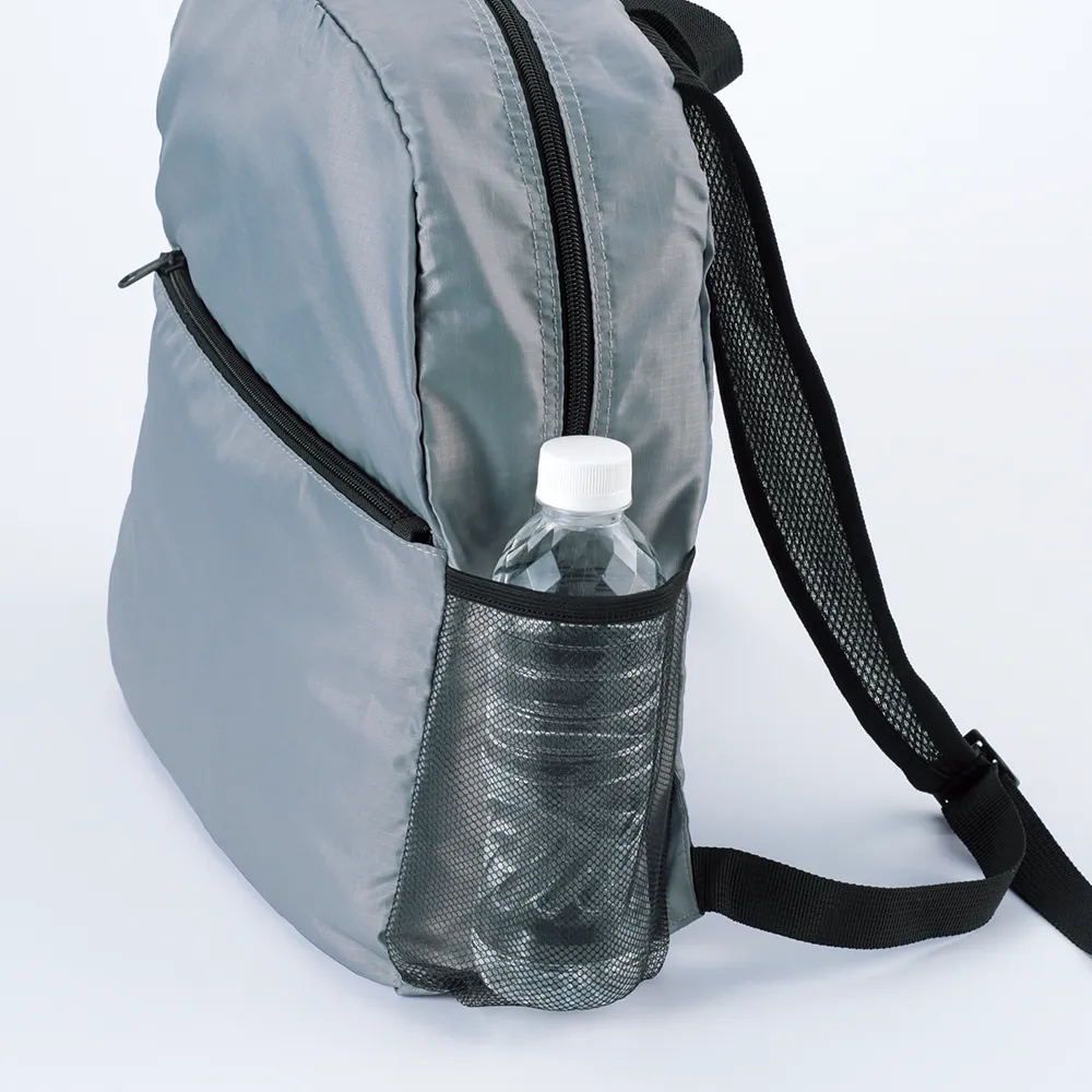 たたんで収納！軽量リュックサック