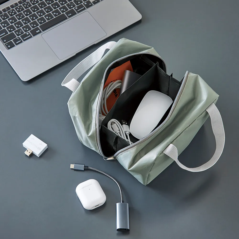 出し入れ楽々！ボックス型収納ポーチ