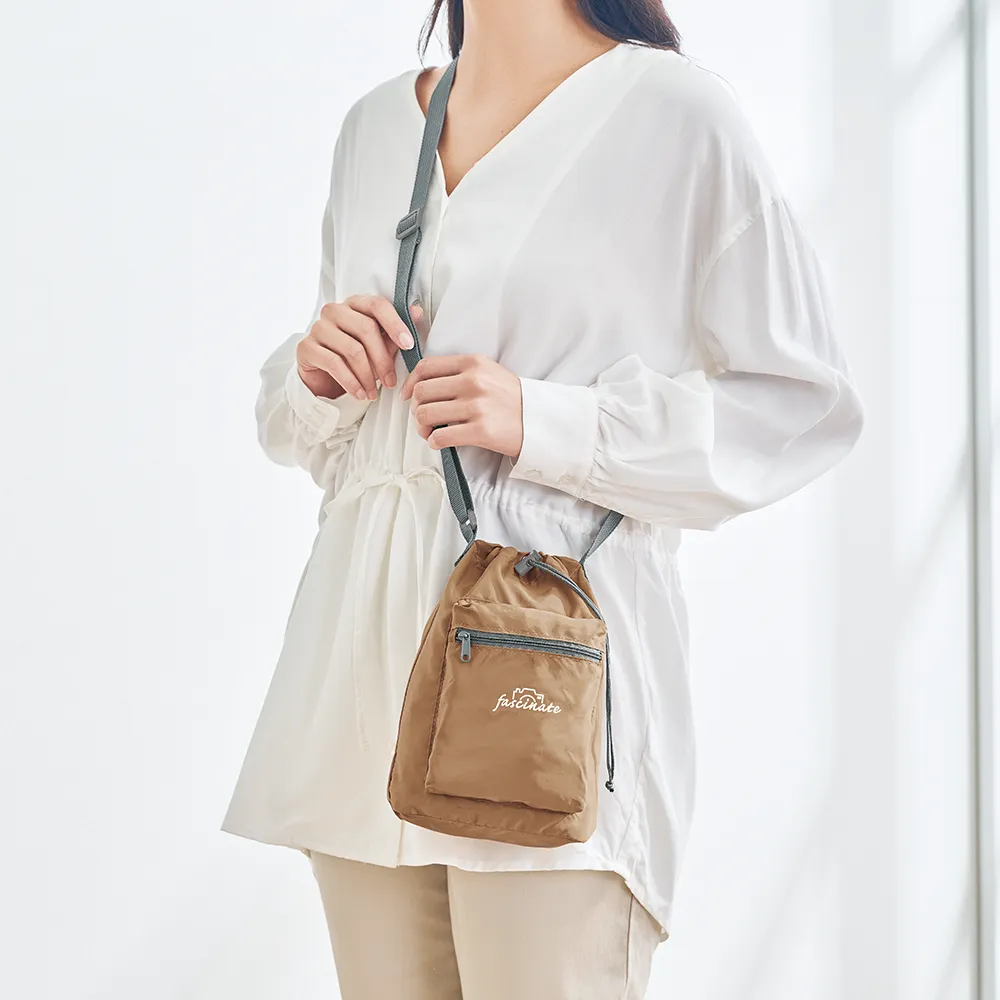 ファスナーポケット付きショルダー巾着ポーチ(撥水加工)