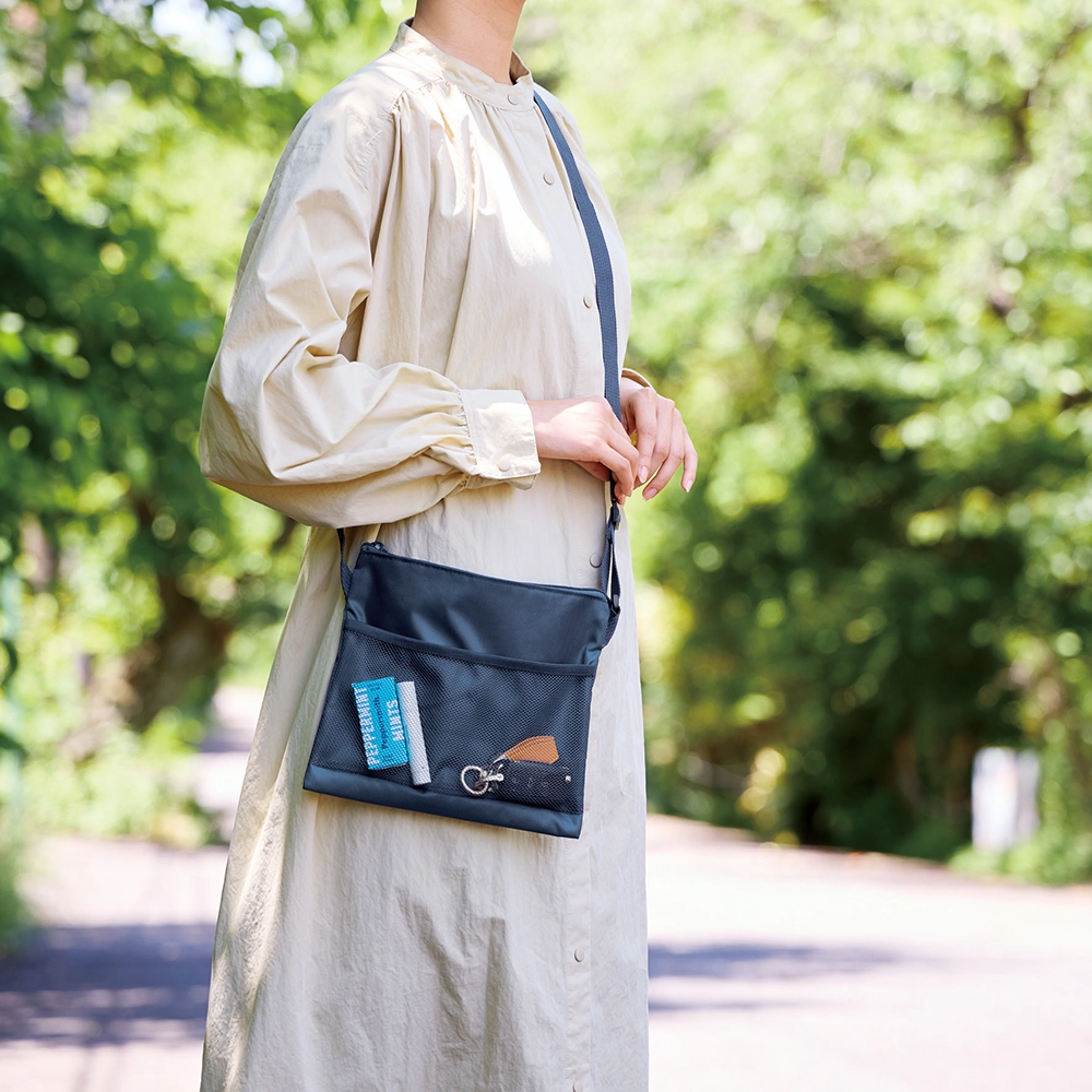 メッシュポケットサコッシュ