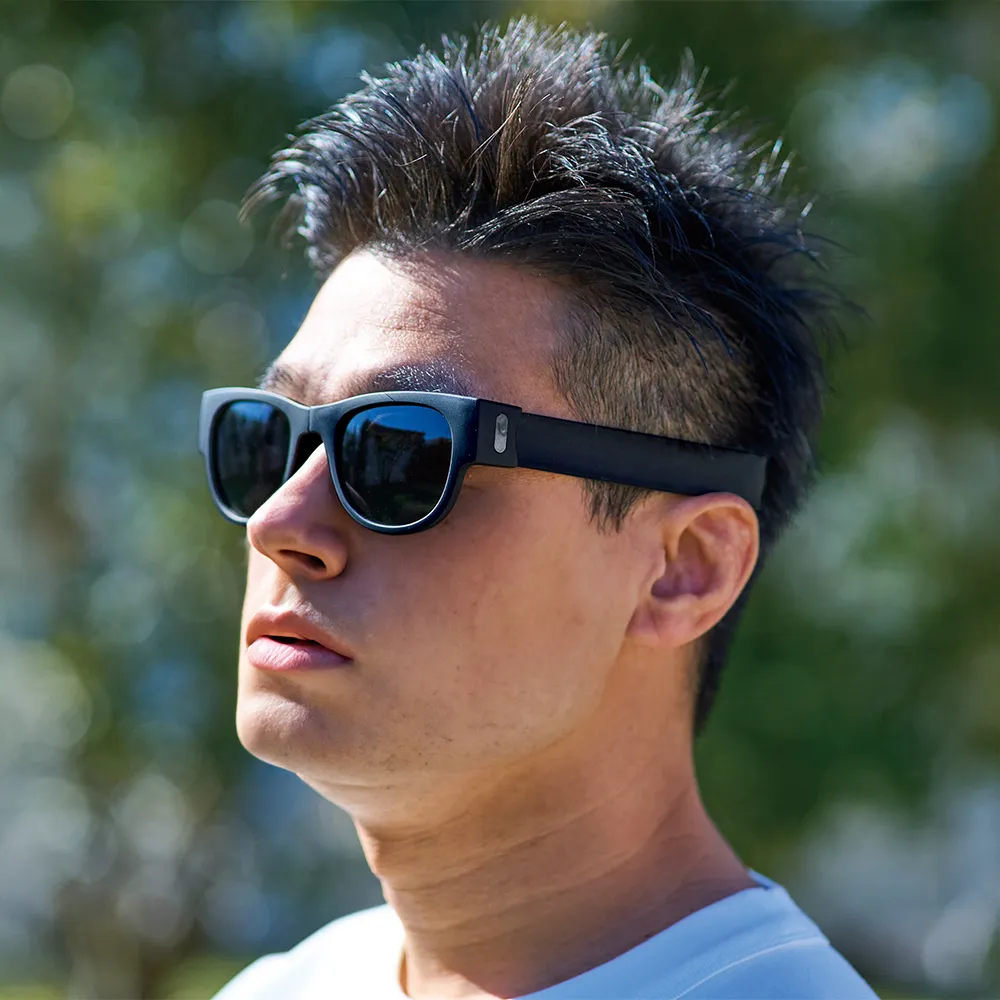 クルっと巻き付くサングラス