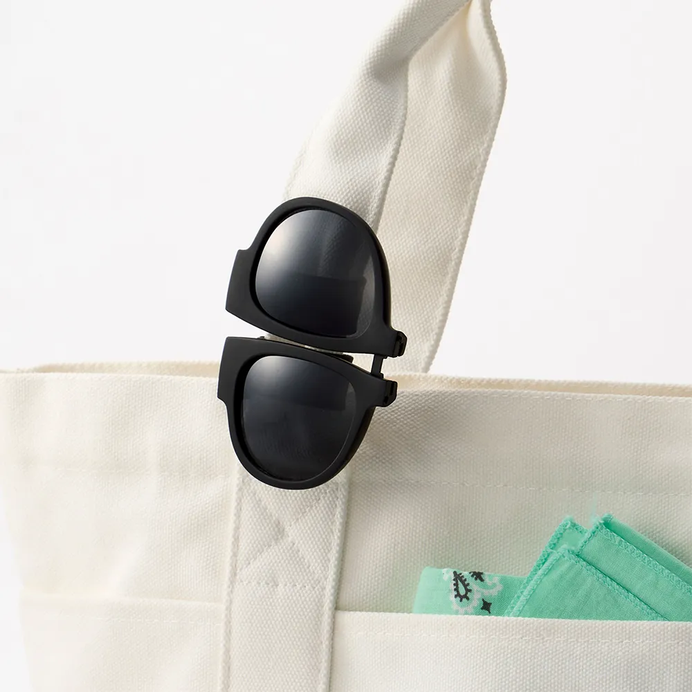 クルっと巻き付くサングラス