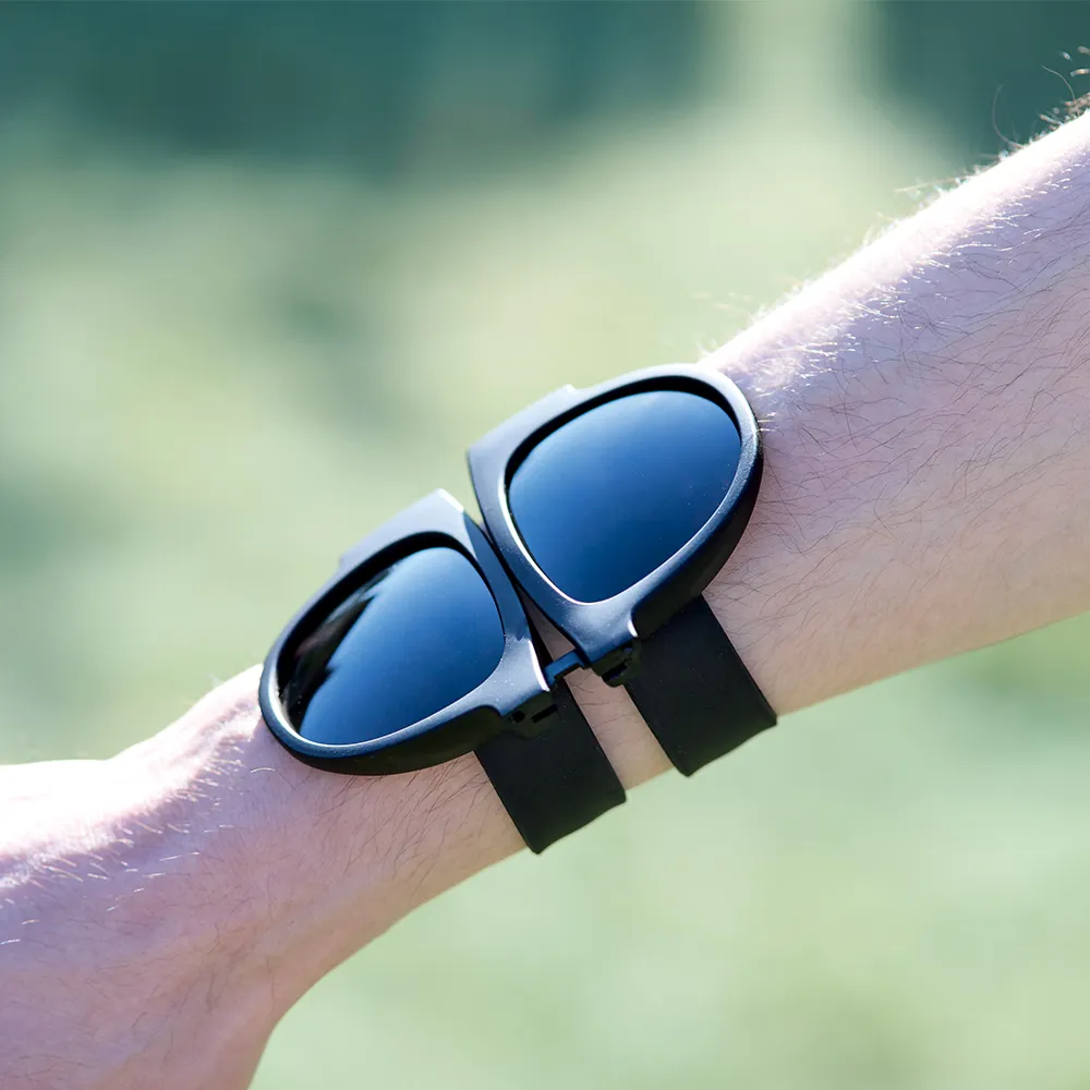 クルっと巻き付くサングラス