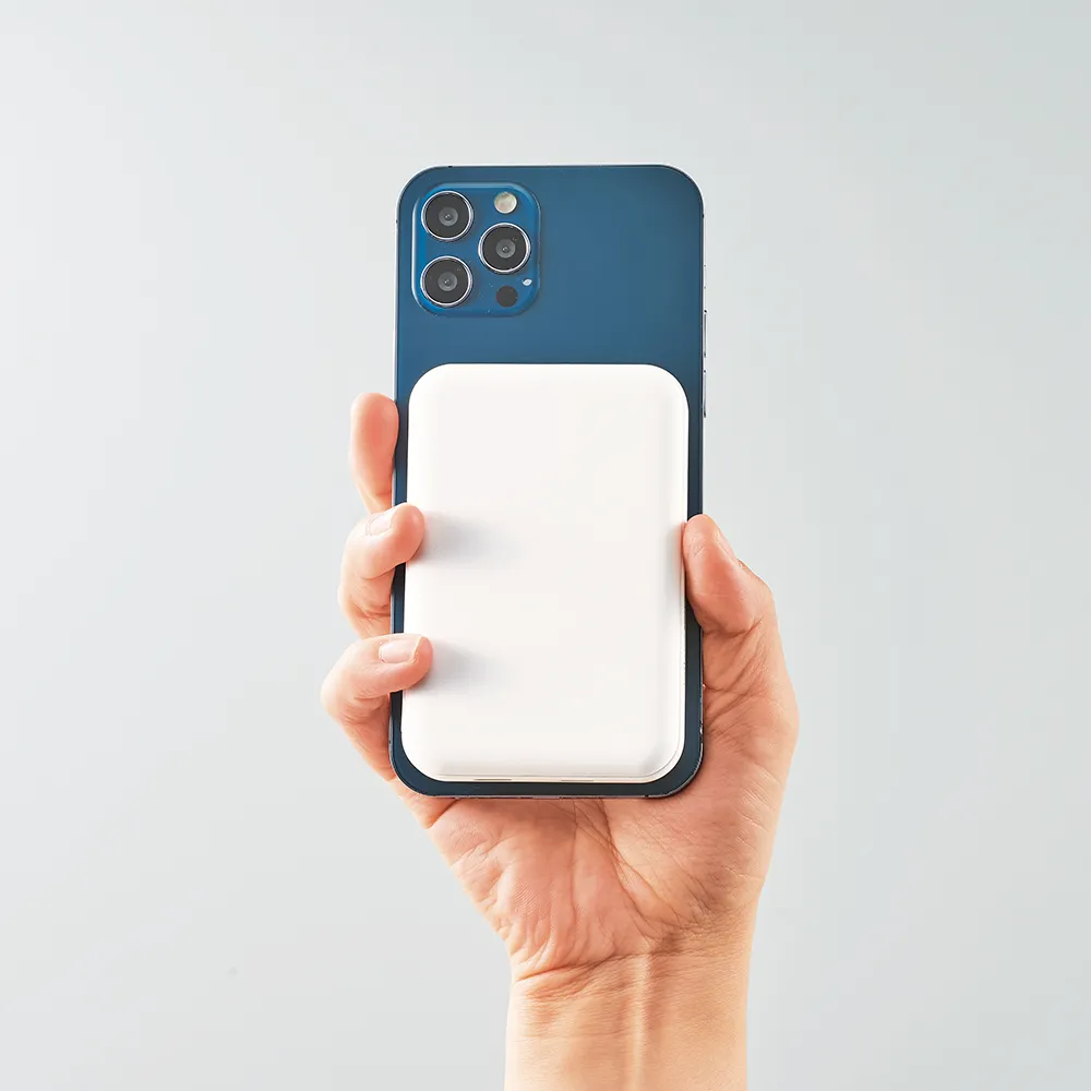 ワイヤレス充電対応マグネット式モバイルバッテリー5000