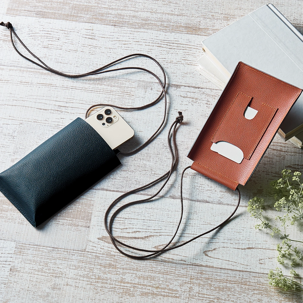 スフィア・リサイクルレザースマホネックポーチ（カードポケット付き）
